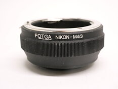 Adapter T2 för 4/3-hus med Nikon optik