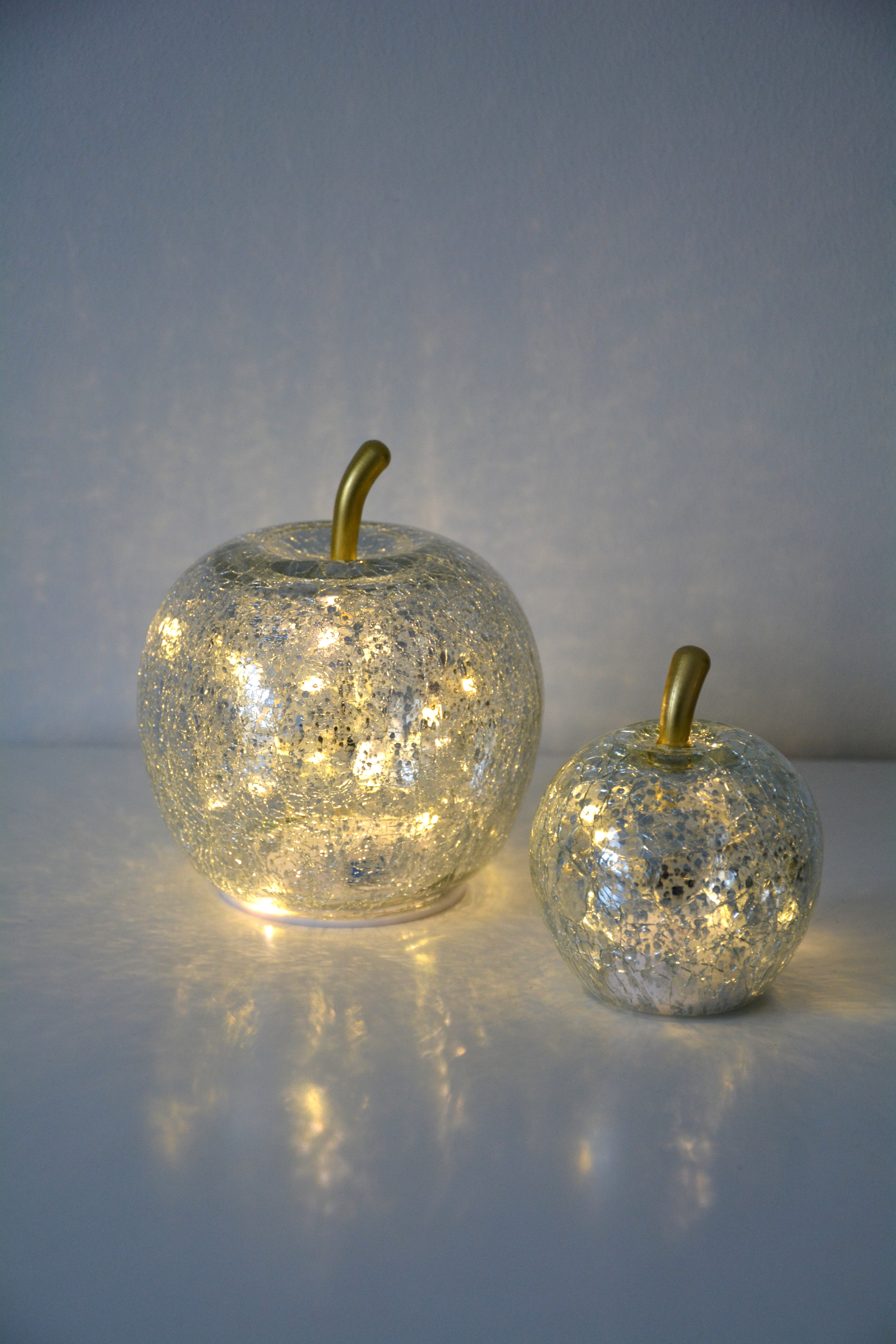 Äpple i glas silver / klar med LED- belysning och timer M 12 cm - 5