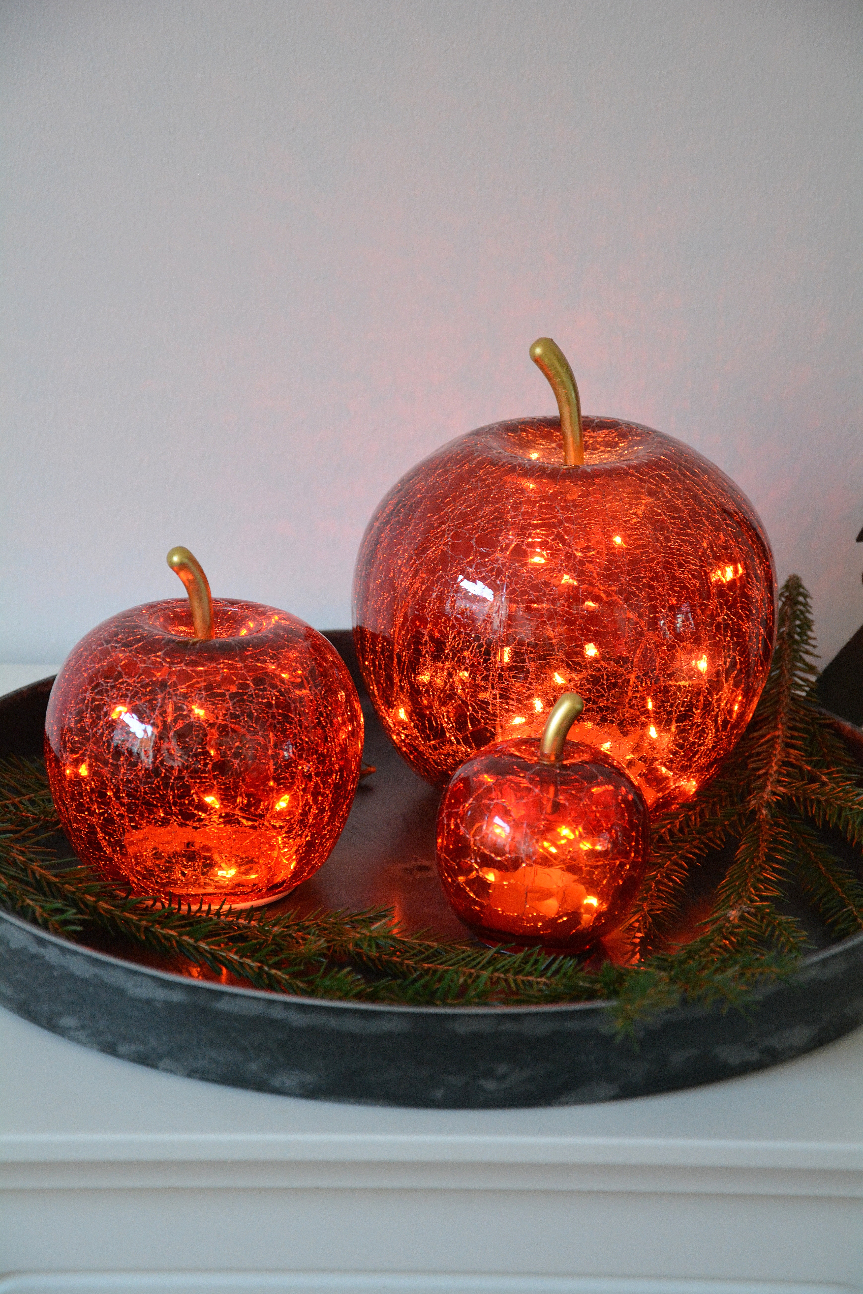 Äpple i glas röd med LED- belysning och timer M. Glasäpple  12 cm - 3