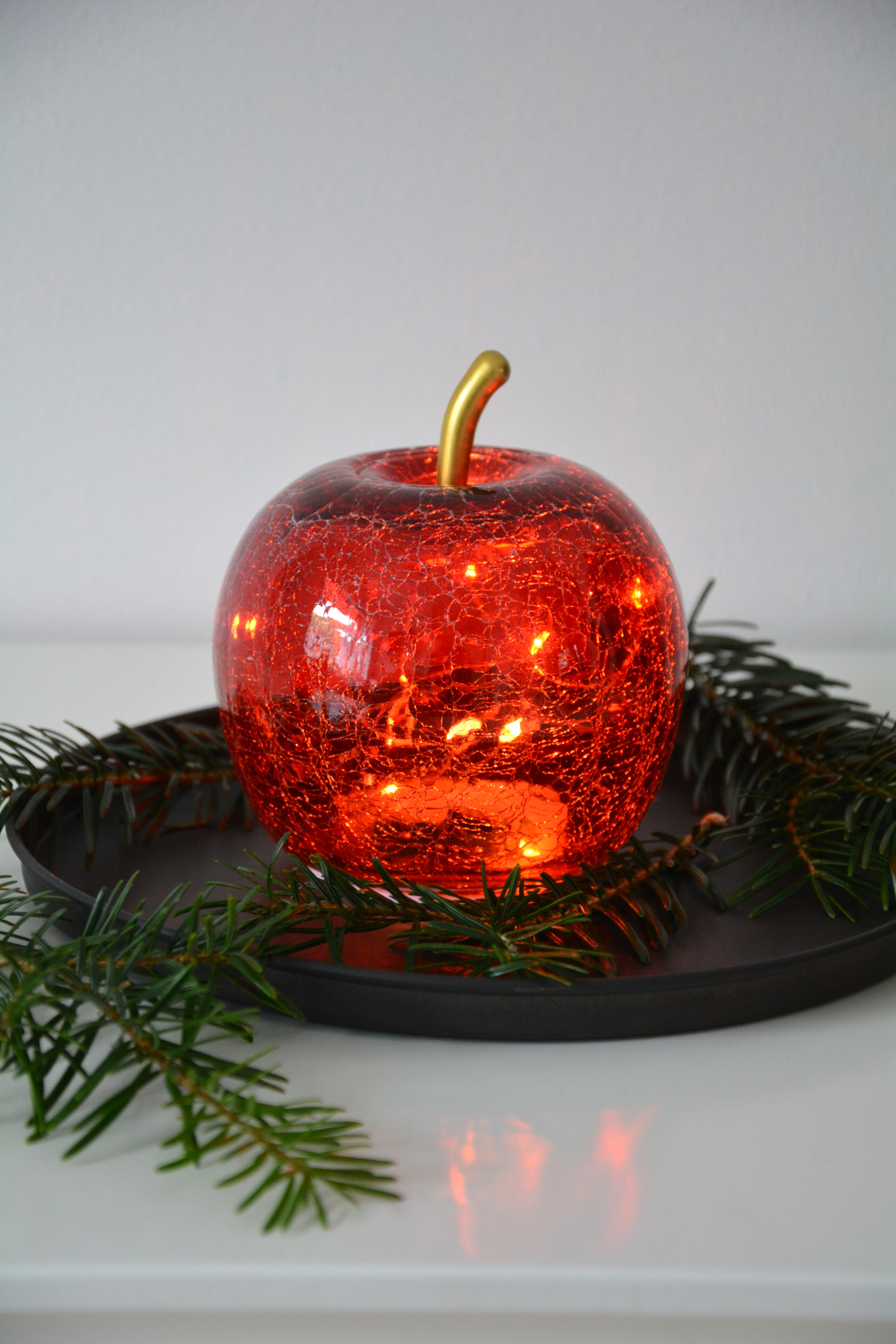 Äpple i glas röd med LED- belysning och timer M. Glasäpple  12 cm