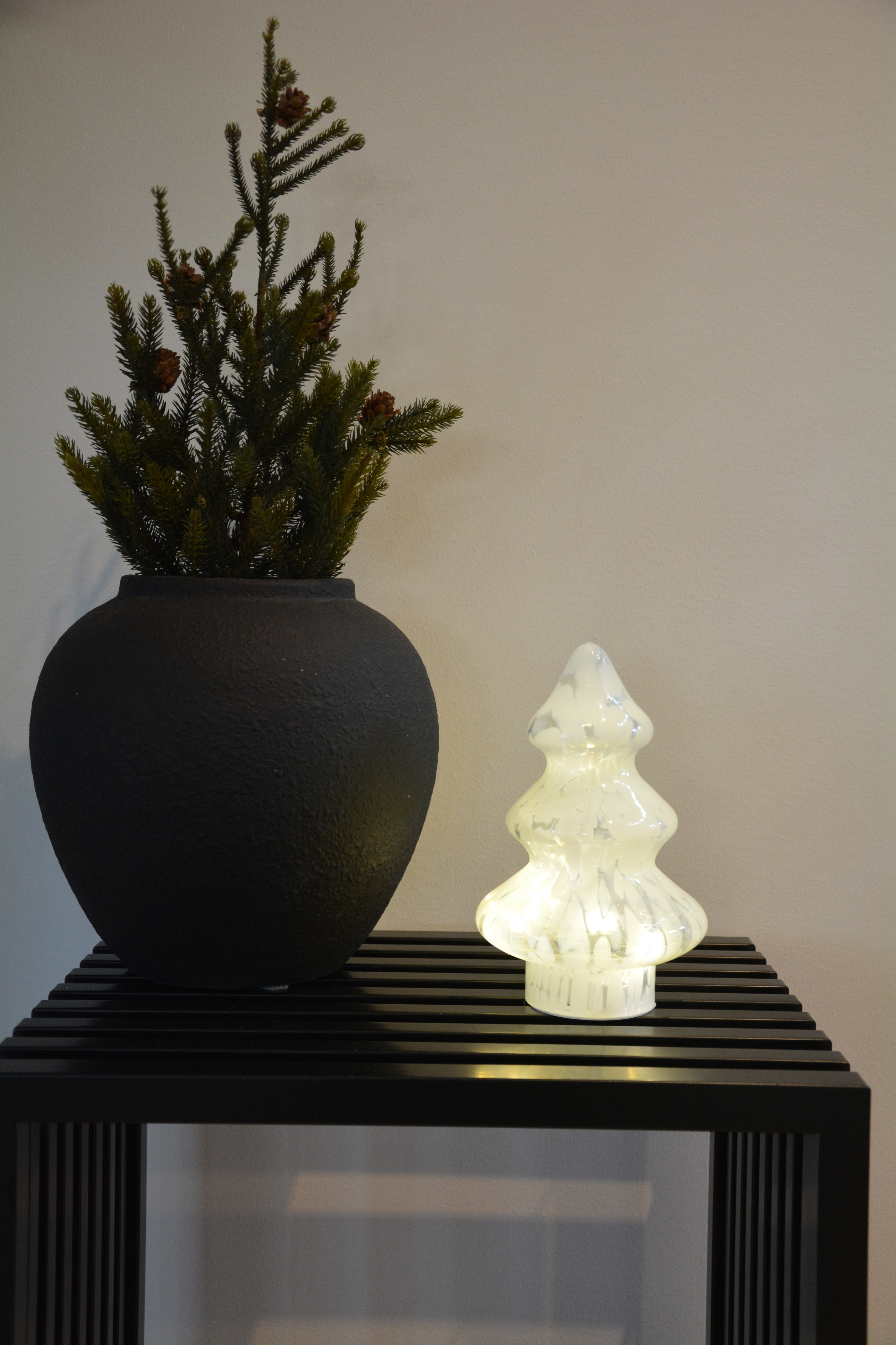 Gran i vitt glas  med LED- belysning och timer  - 3
