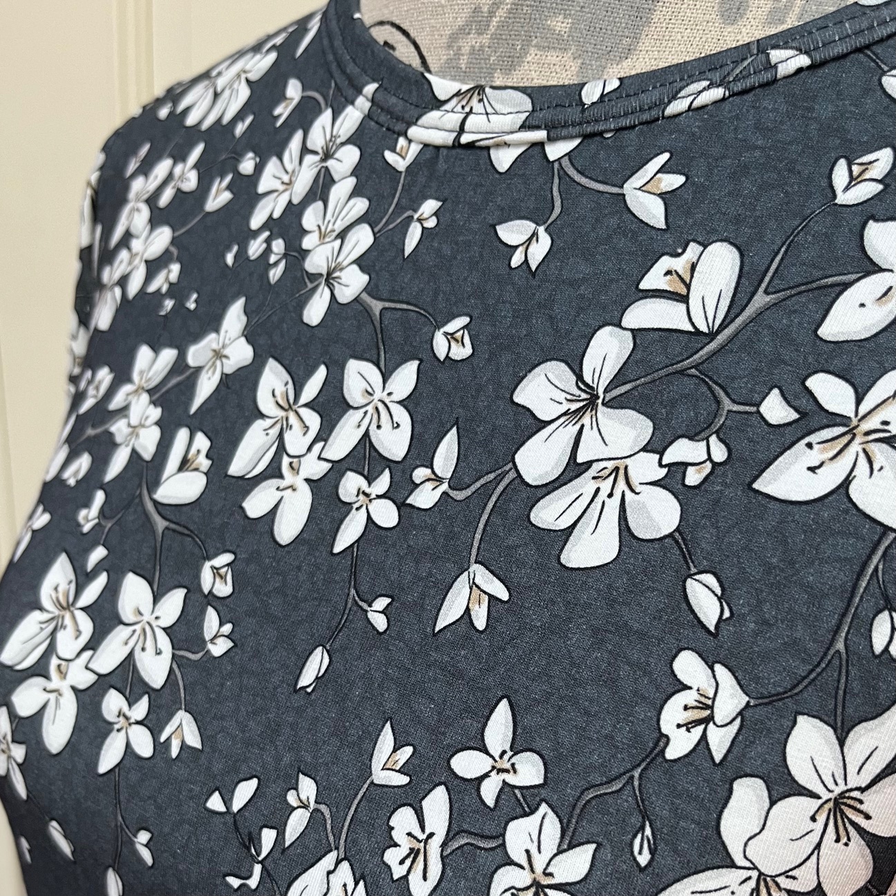 SLUTSÅLT  Jerseytyg ekologisk bomull,   "DRESSED UP", metervara  - 8