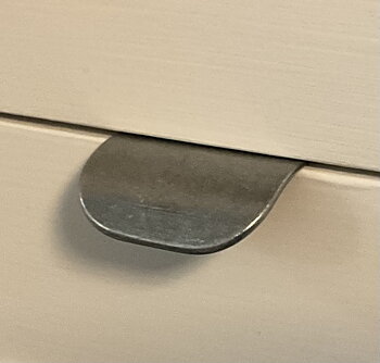 Handtag Ledge 44 - Zink