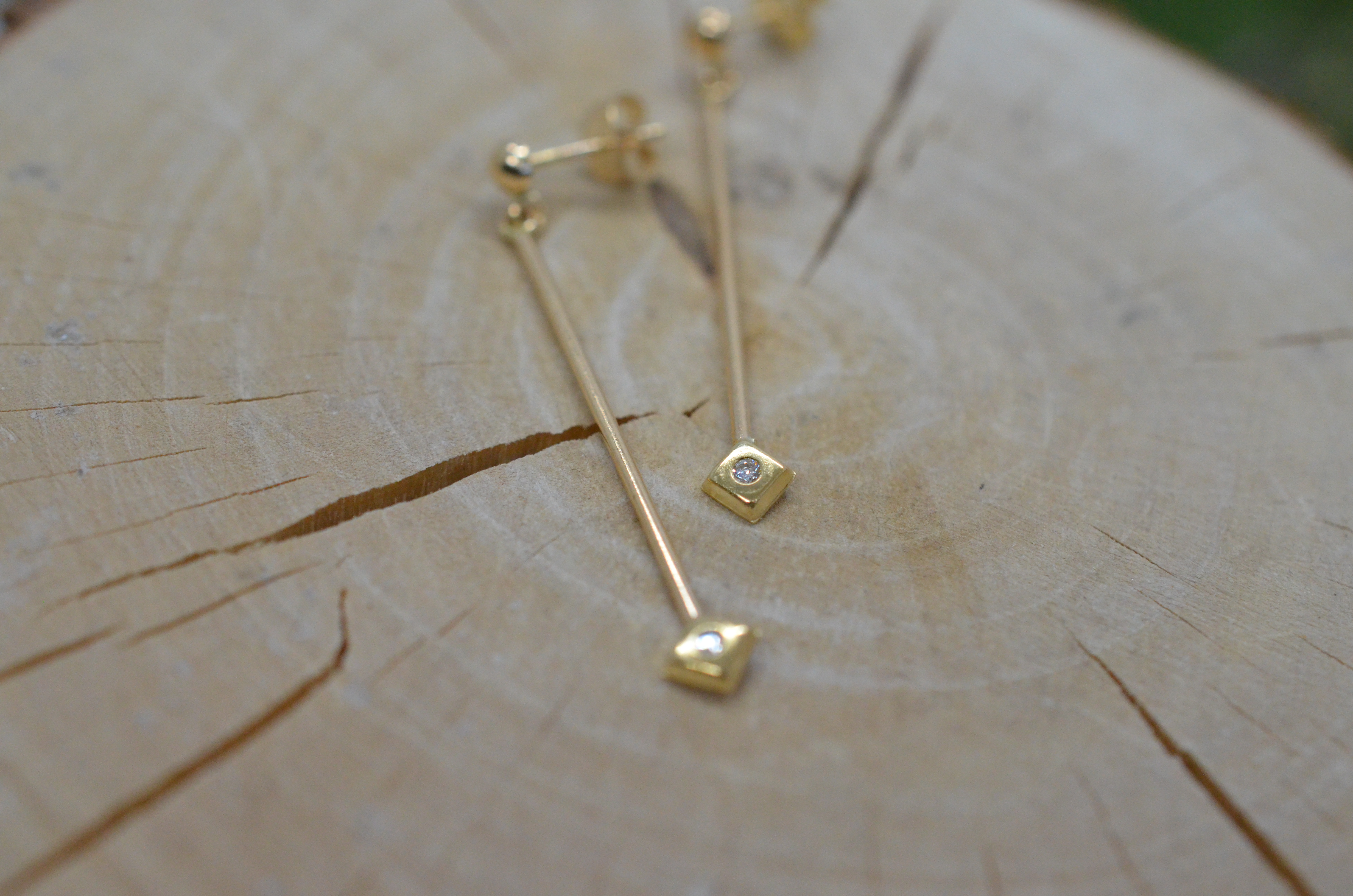 Second Hand 18k earrings with cz - 3