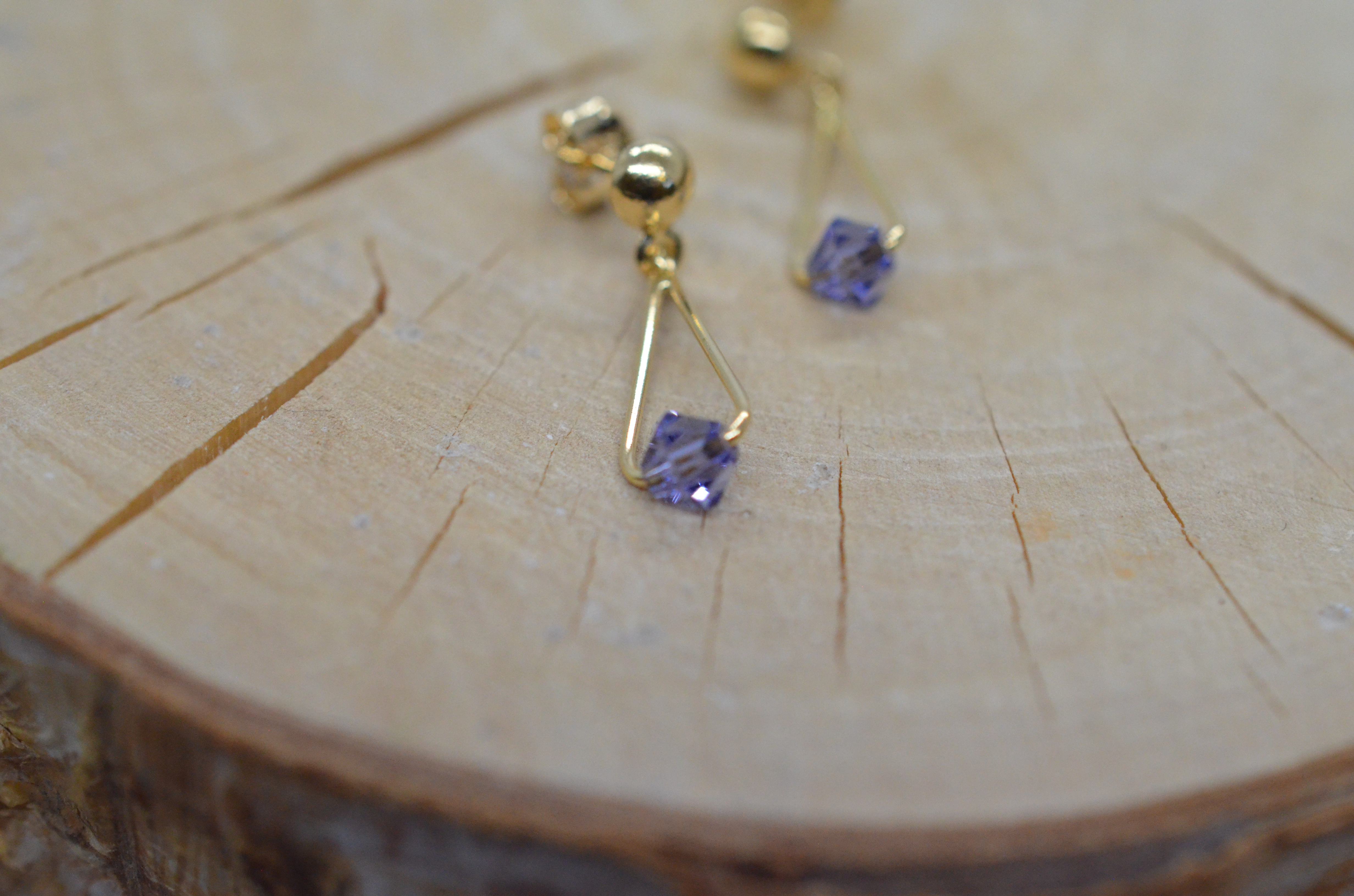 Second Hand 18k earrings with purple stone