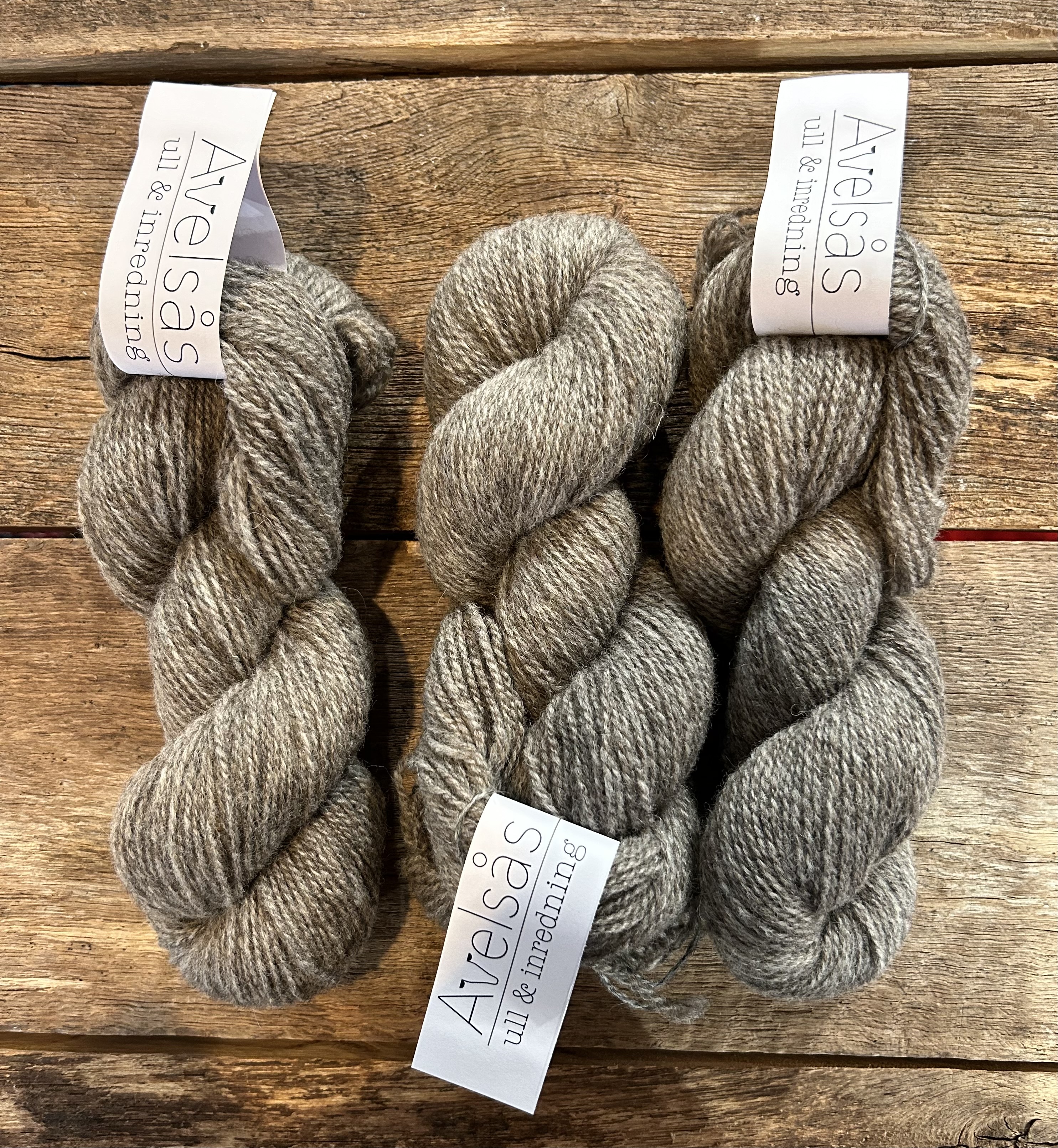 Beige/Grey 2-strand fine wool yarn