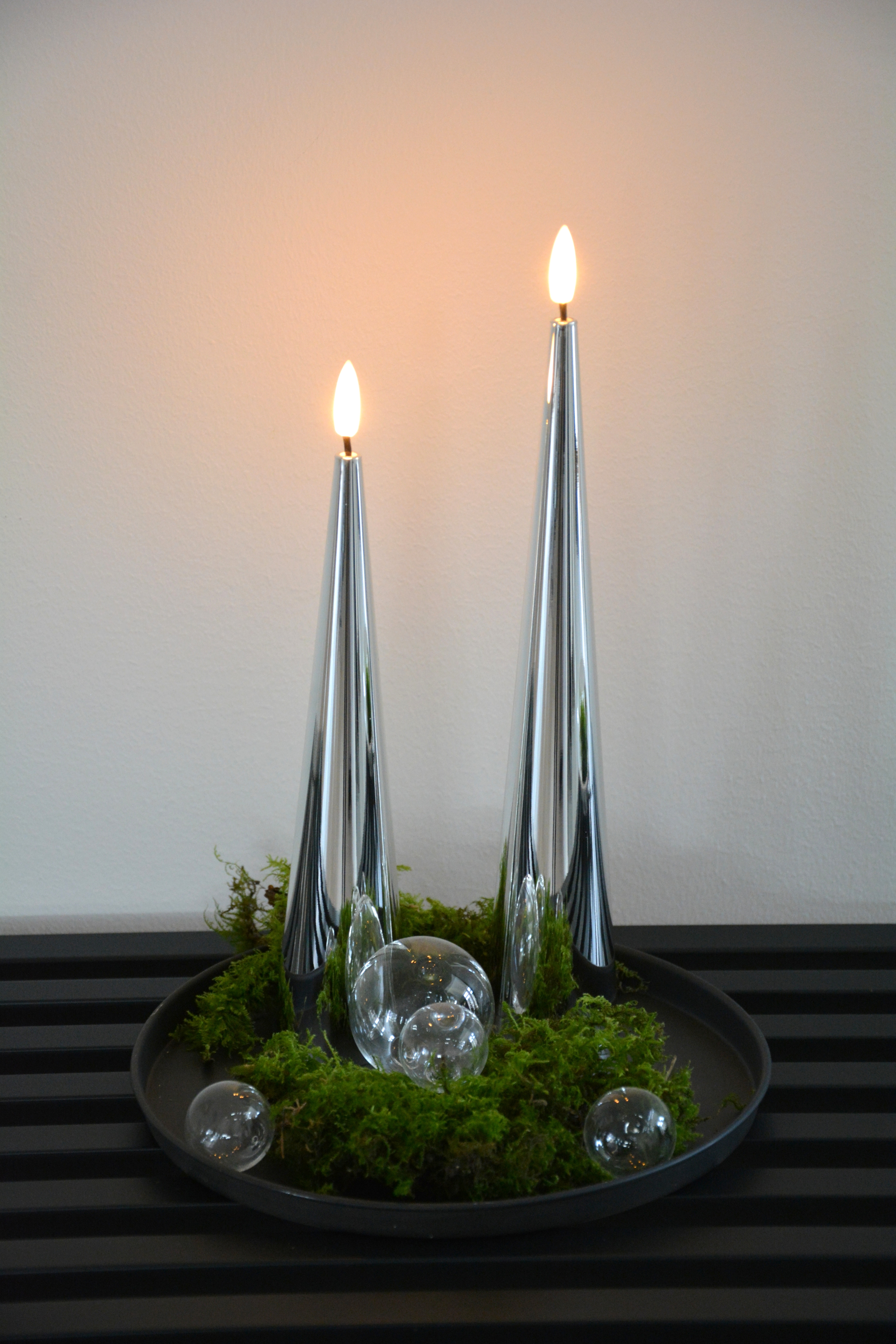 2 st konformade ljus silver. LED-ljus  27-31 cm långa. Batteriljus timer