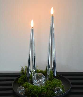 2 st konformade ljus silver. LED-ljus 27-31 cm långa. Batteriljus timer