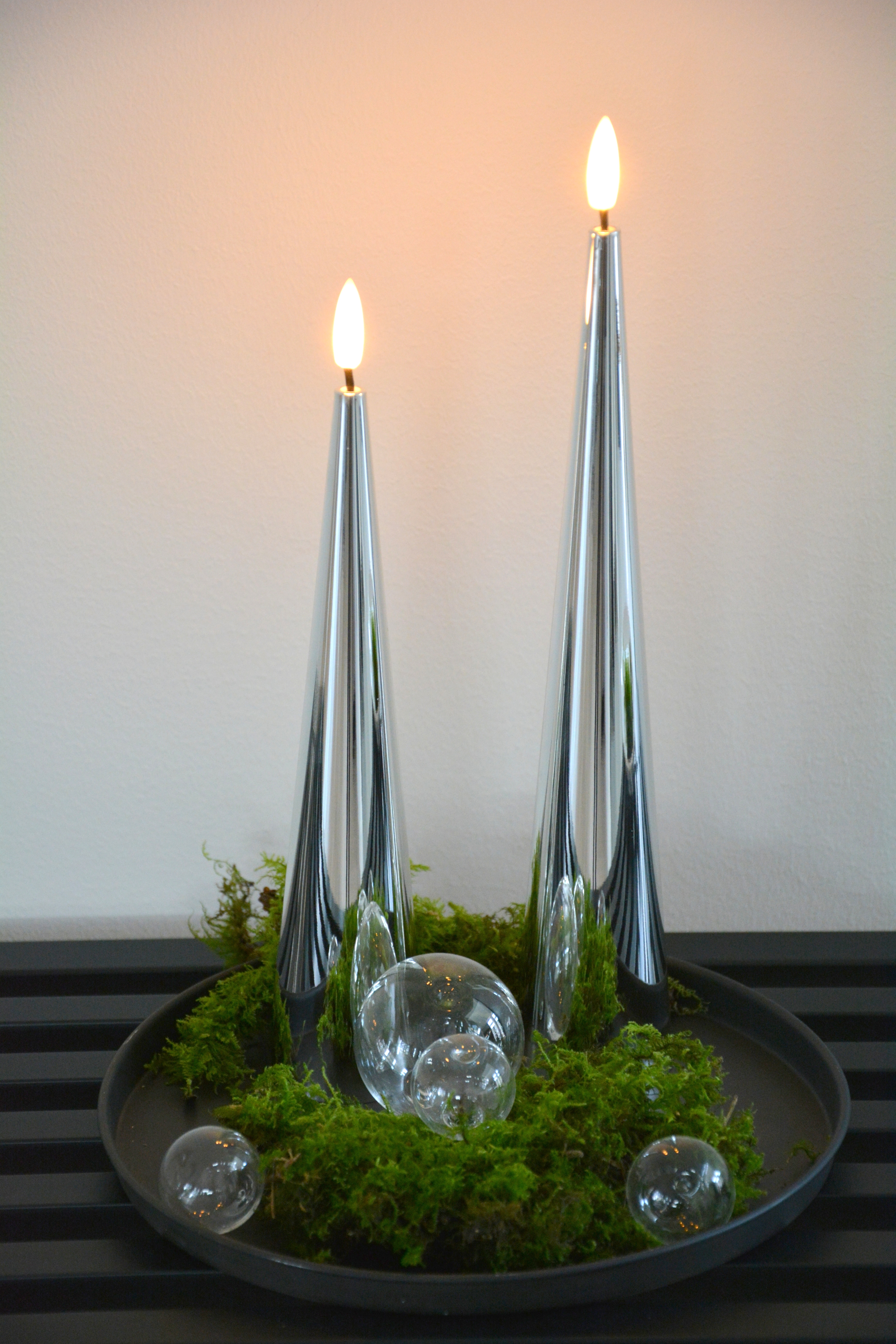 2 st konformade ljus silver. LED-ljus  27-31 cm långa. Batteriljus timer
