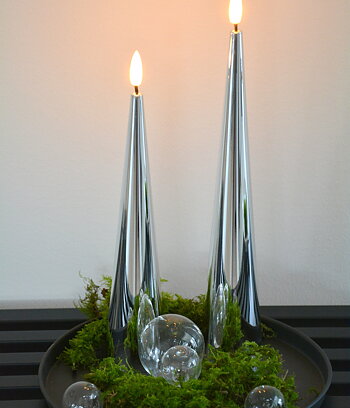 2 st konformade ljus silver. LED-ljus 27-31 cm långa. Batteriljus timer