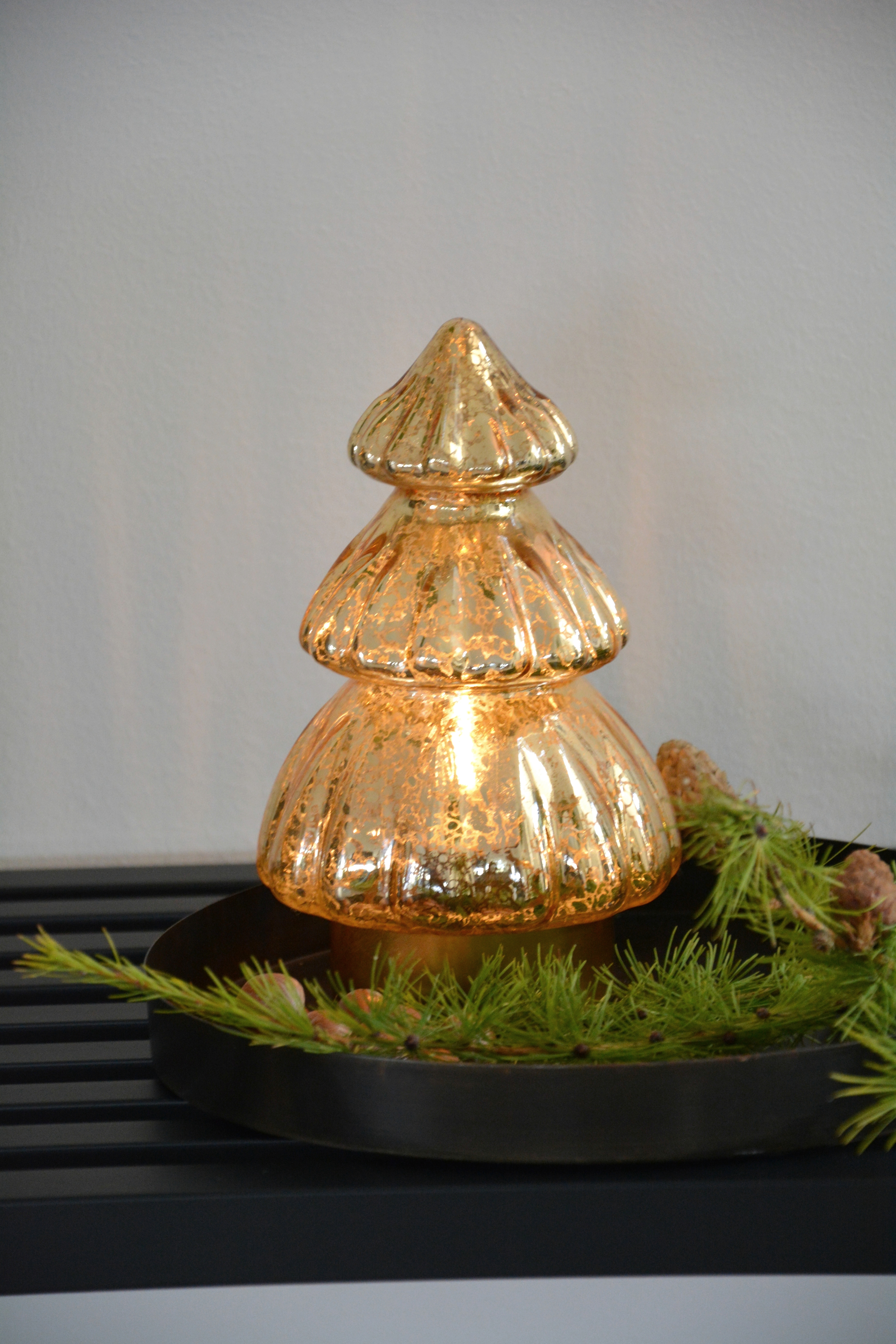 Gran i glas guld 20 cm. granlampa med timer och LED
