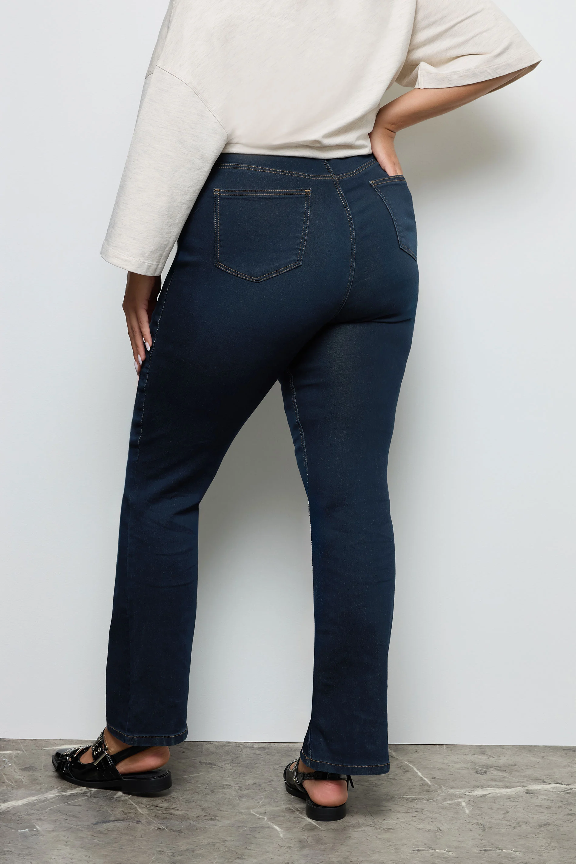 Jeans med fickor i bootcutmodell, Isla, mörkblå  - 5