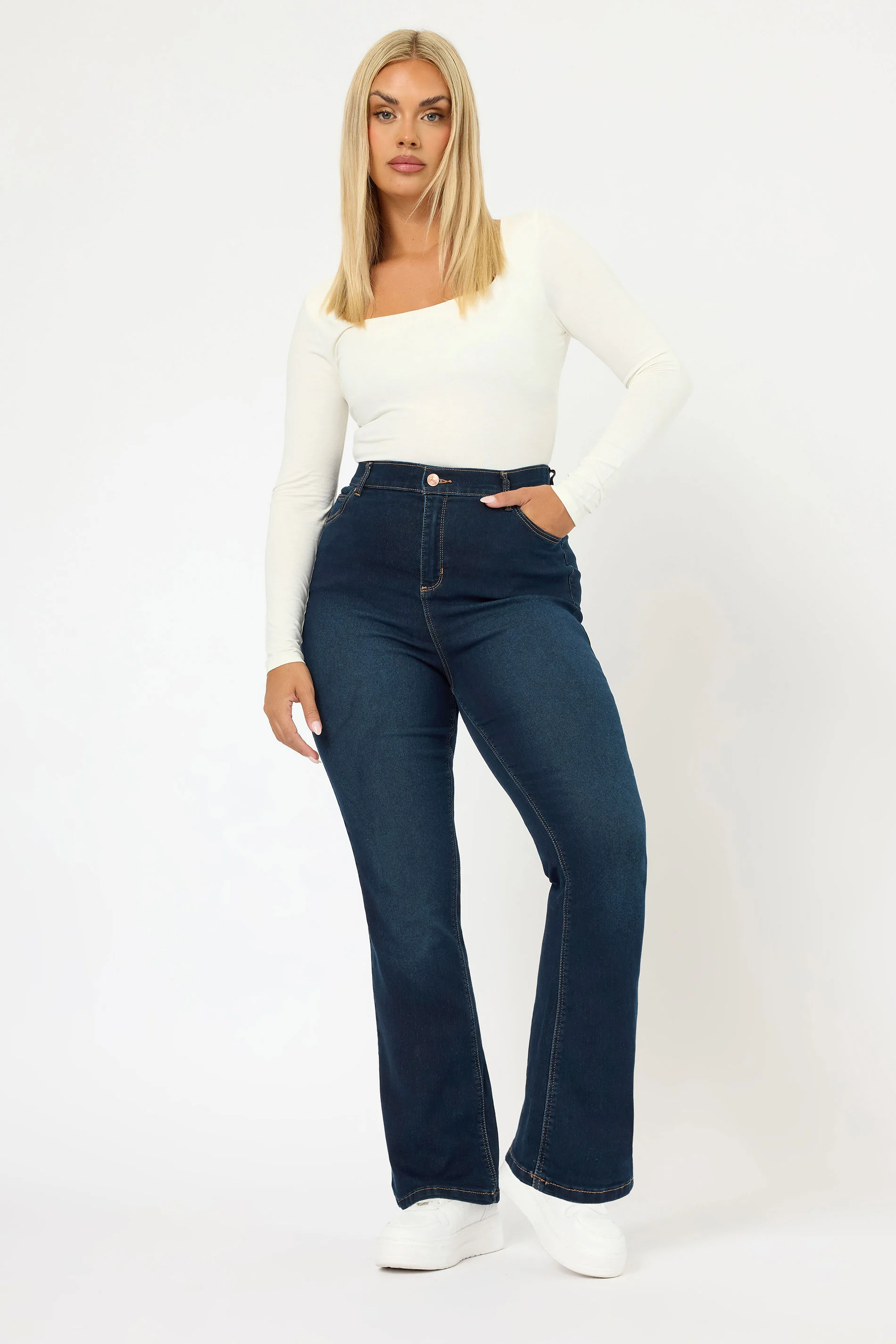 Jeans med fickor i bootcutmodell, Isla, mörkblå 