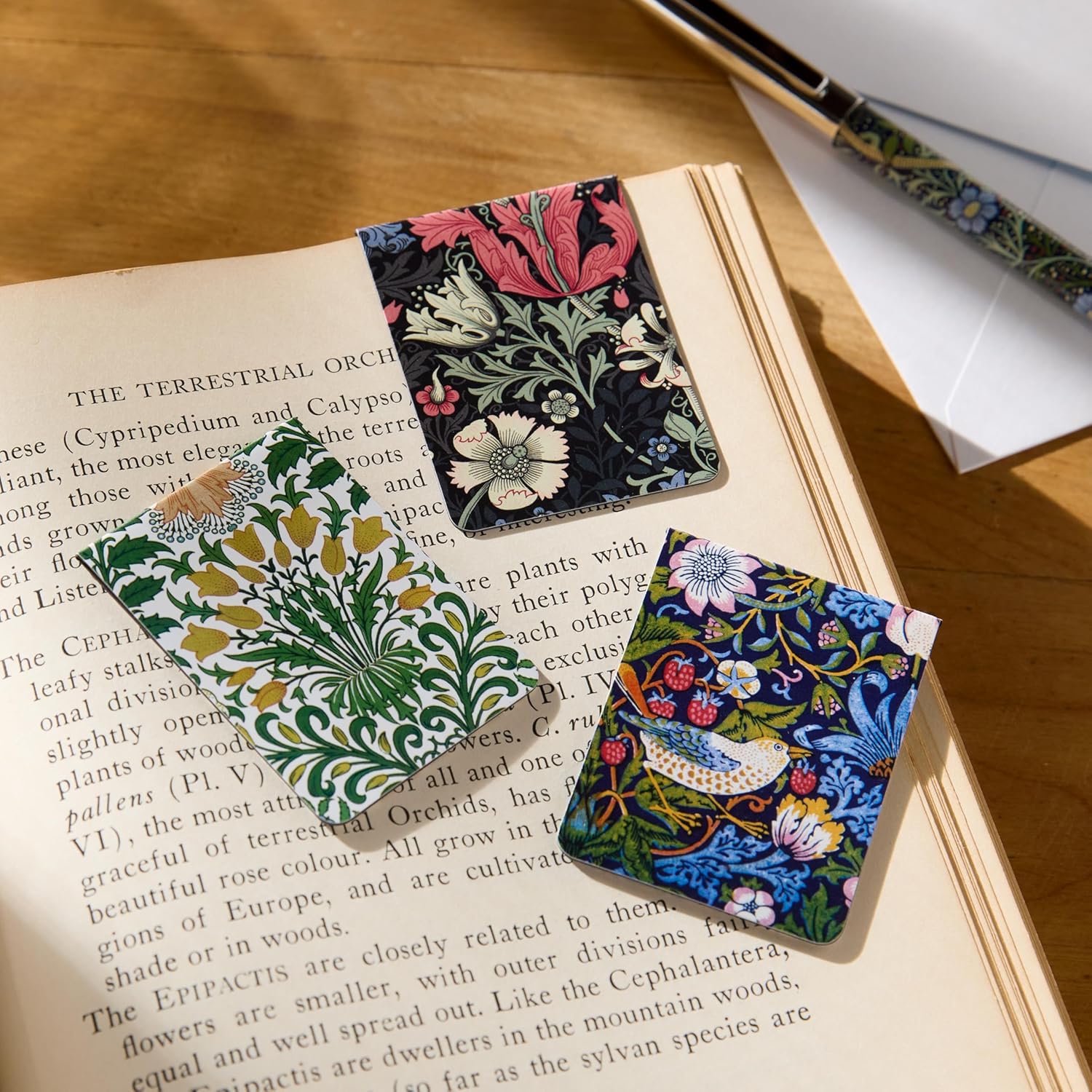 William Morris : Magnetic Bookmarks/Magnetbokmärken - Tre stycken på ett kort - 3