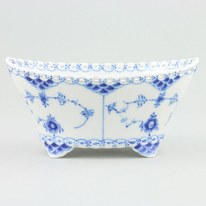 Royal Copenhagen (Blue Fluted 20th Century) Full Lace Bowl 15 cm #1177