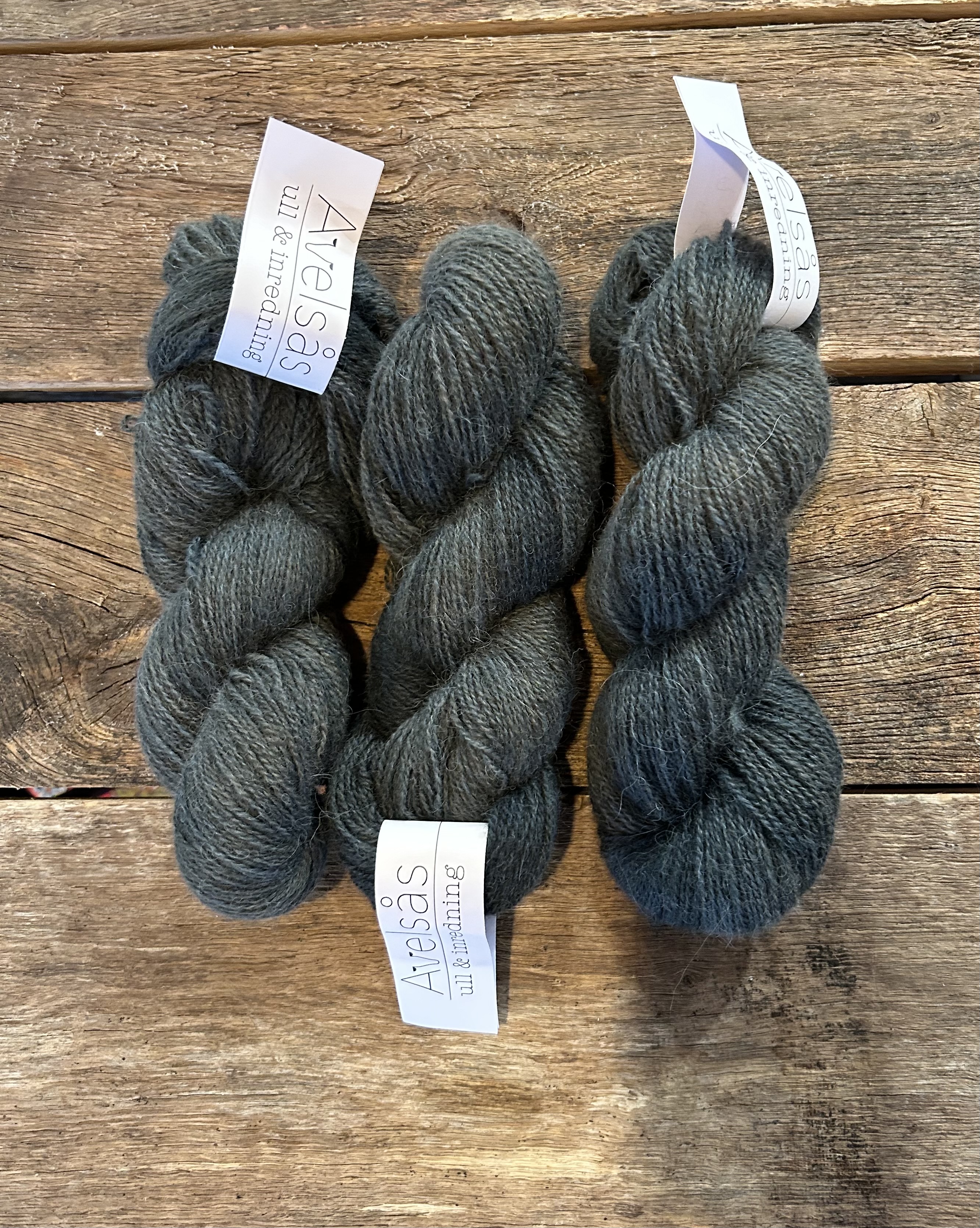 Alpaca yarn 2-ply faint dark blue