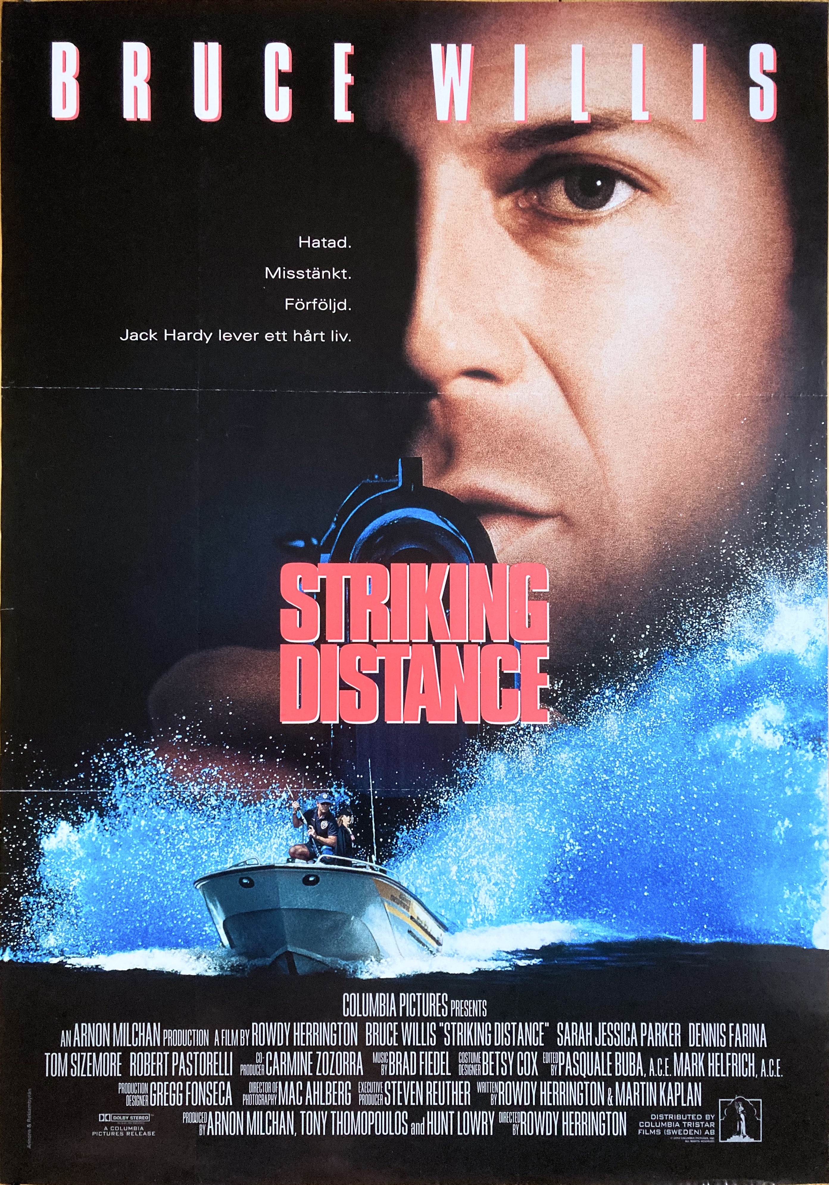 STRIKING DISTANCE (1993)