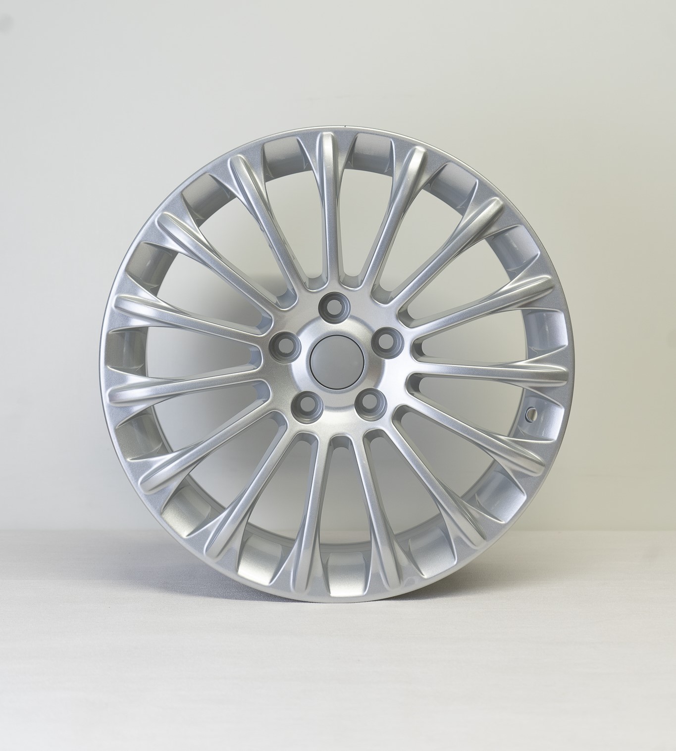 17" Focus Multispoke silver 5x108 