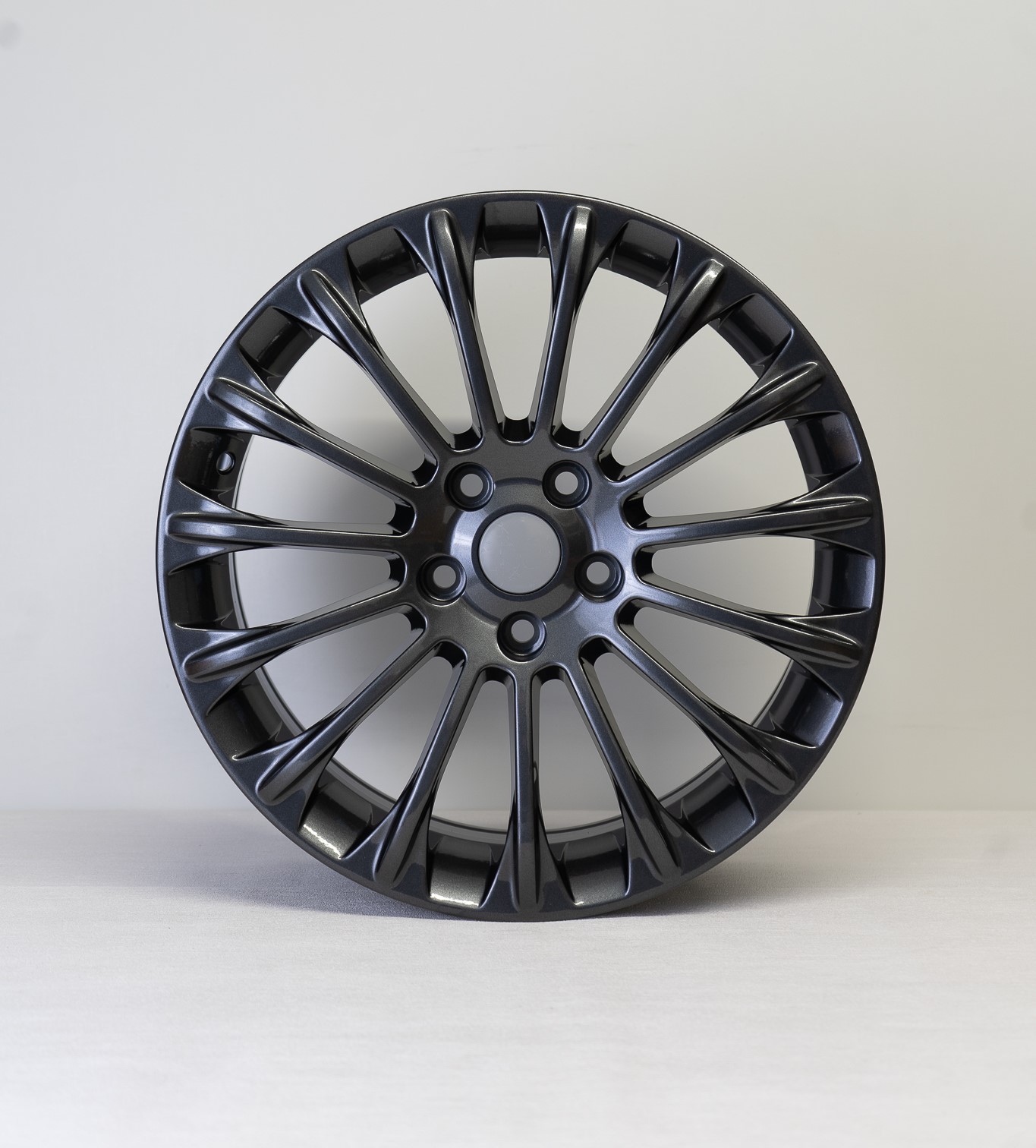 17" Focus Multispoke gunmetal 5x108 
