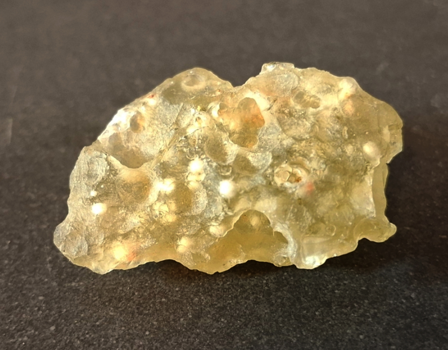 Libyskt ökenglas , Tektit - 25,6gram