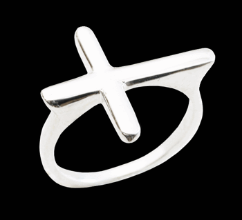 Urläcker kors ring i Äkta silver.