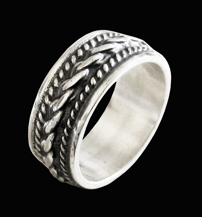 Kaxig hövding ring i Äkta silver.