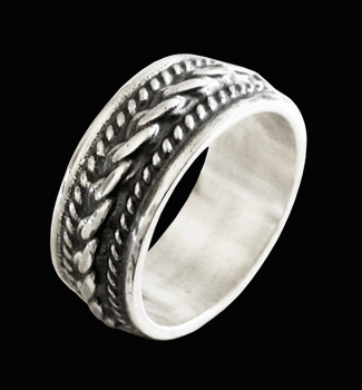 Kaxig hövding ring i Äkta silver.