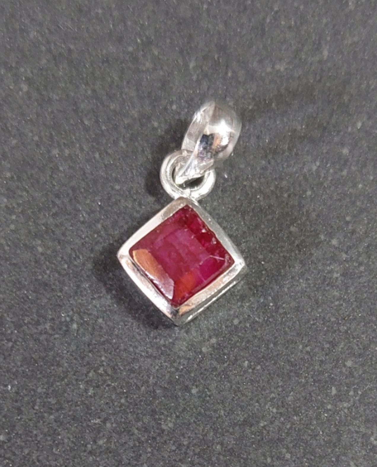 Silver hängen med Sten Cabochon i kvadratisk form  - 18