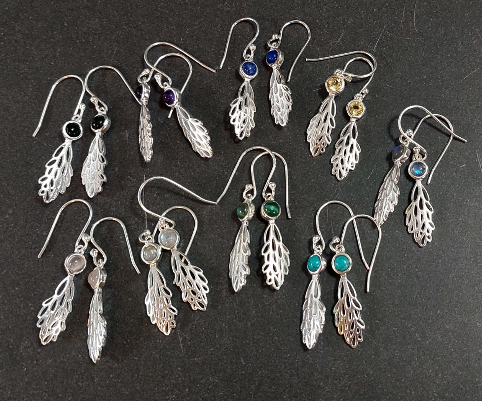 Löv Örhängen i Silver med Cabochon