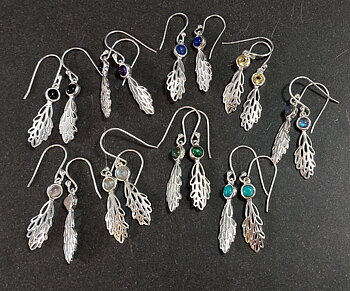 Löv Örhängen i Silver med Cabochon