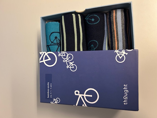 Presenttips! Randiga bambustrumpor med cyklar