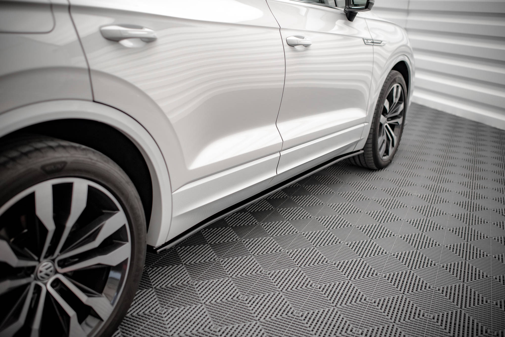 Maxton - Side Skirts Diffusers Volkswagen Touareg R-line Mk3/MLB - 2