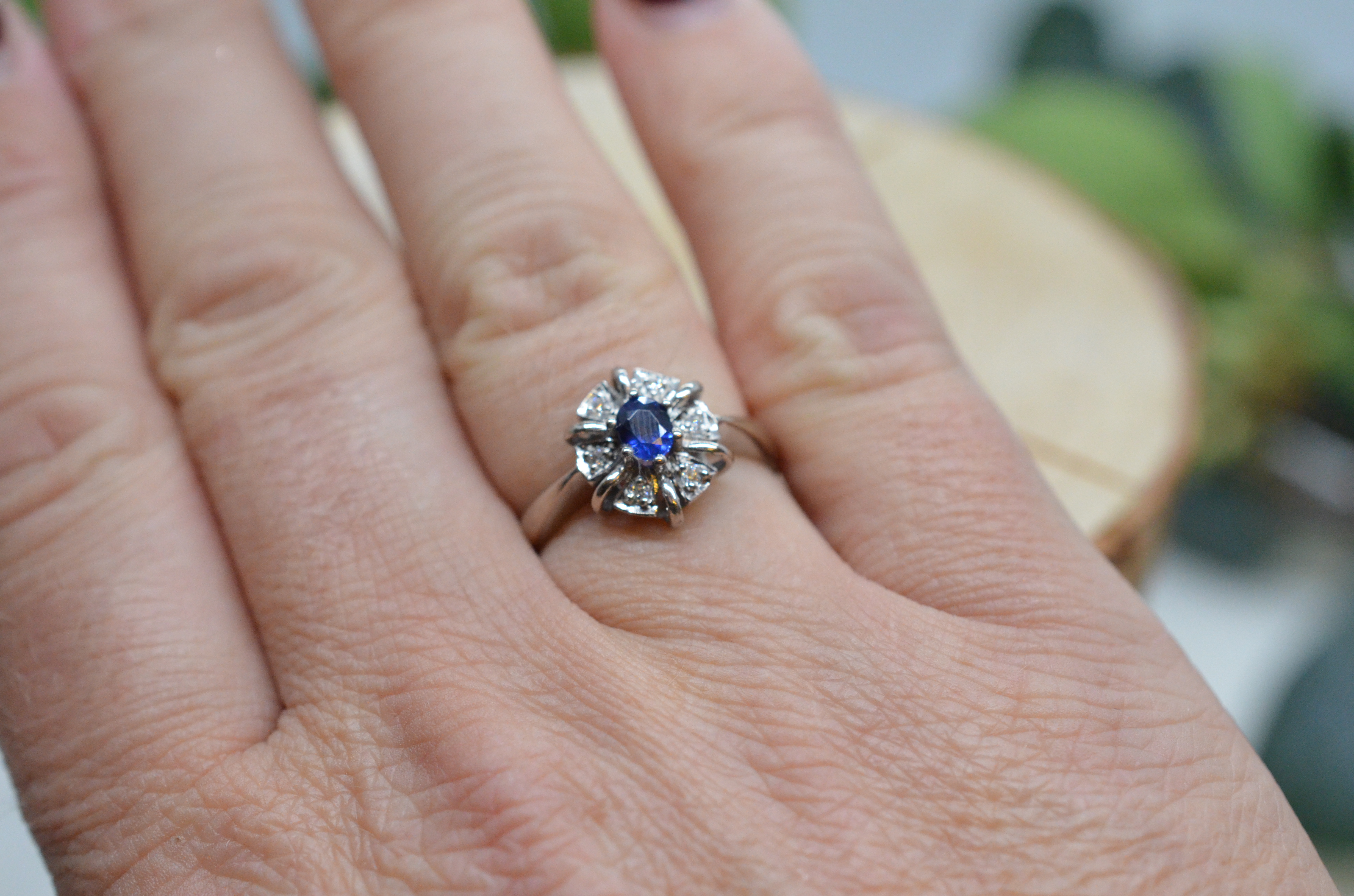 Second Hand 18k ring i vitguld med en blå safir och diamanter - 4