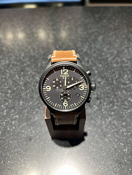 SÅLD 15 november 2024 för 2000:- Tissot Chrono XL