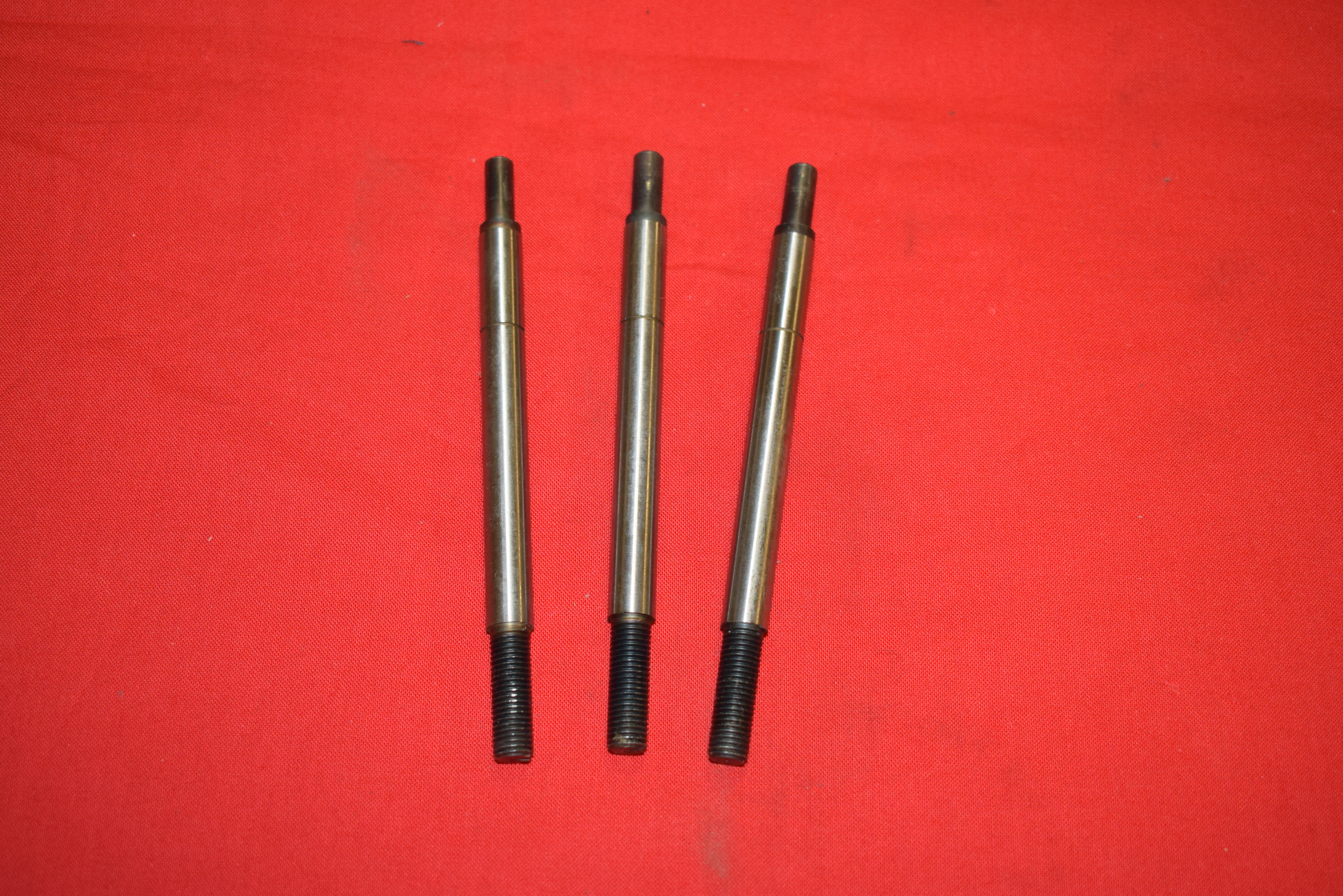 Clutch Hub Stud Long Big Twin 1936-84  (3) 