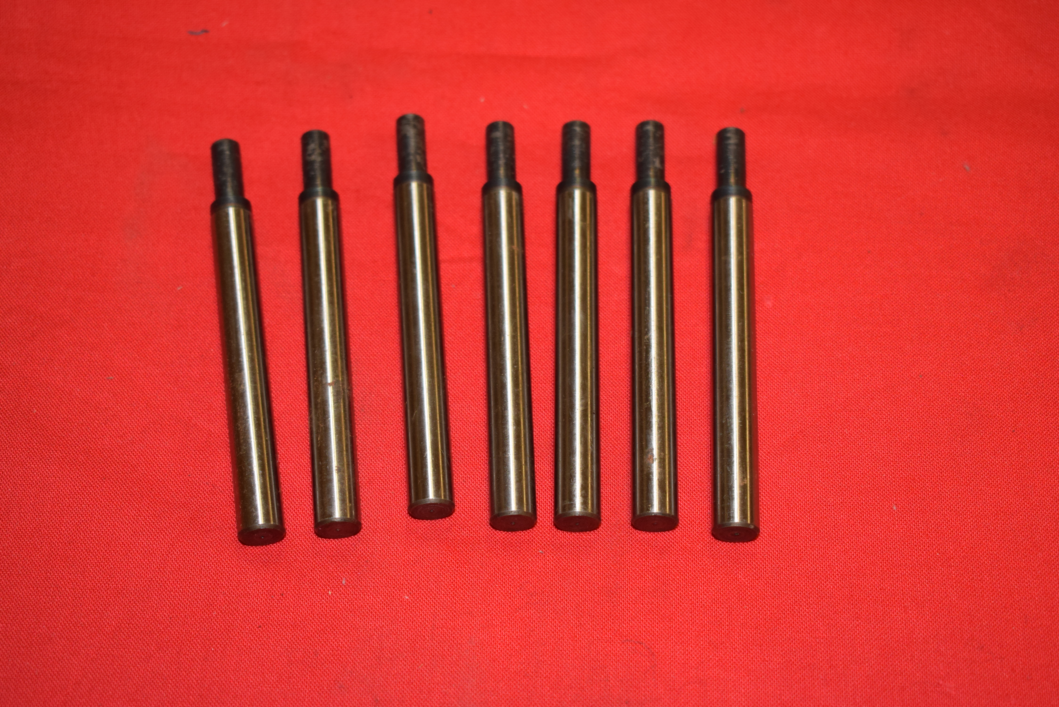 Clutch Hub Stud Short Big Twin 1936-84  (7) 