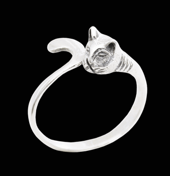 Katten och svansen. Ring med katt i Äkta silver.