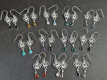 Örhängen i Silver - Keltisk Kärleksknut med olika stenar
