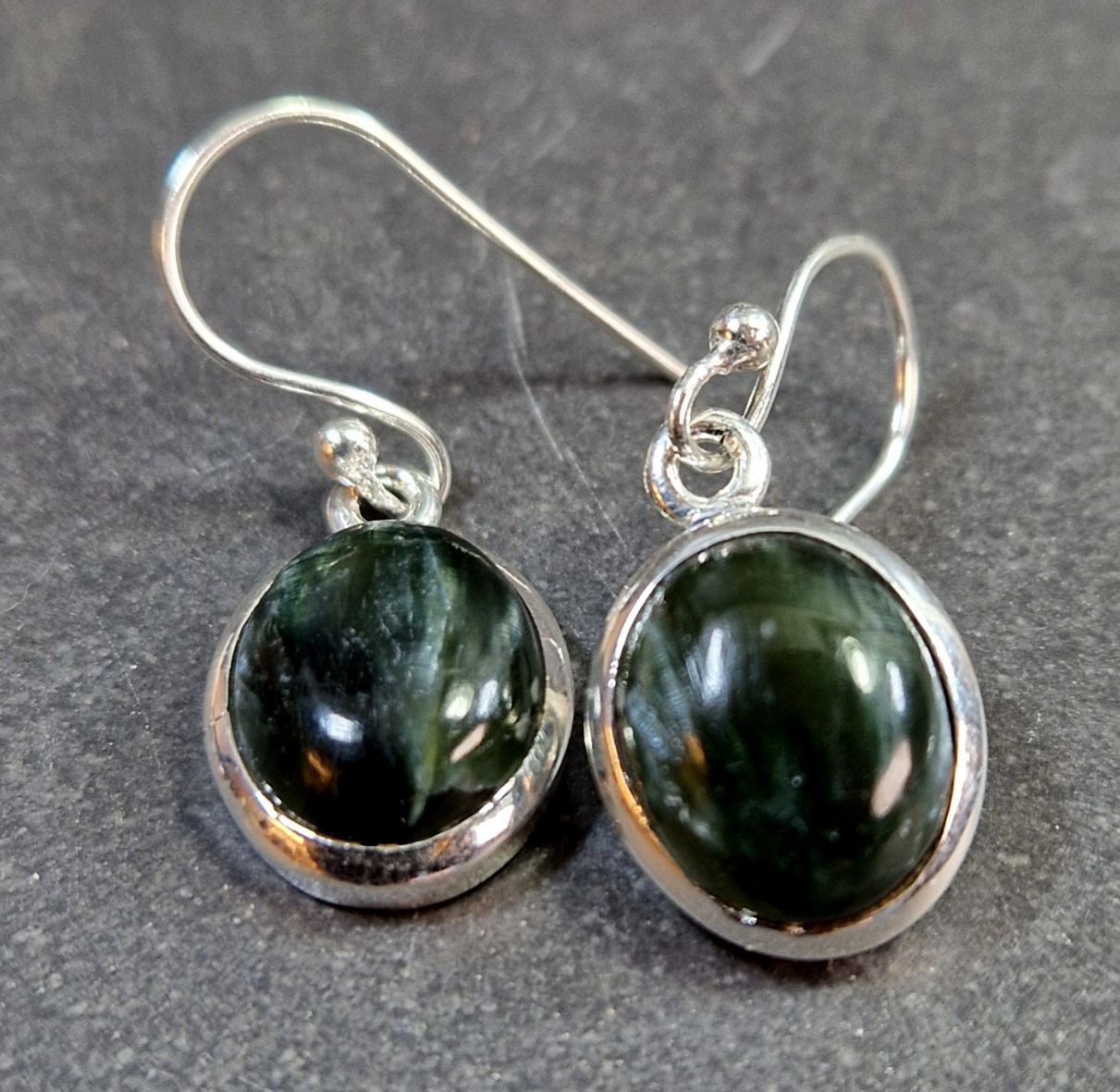 Örhängen i Silver - Serafinit Cabochon