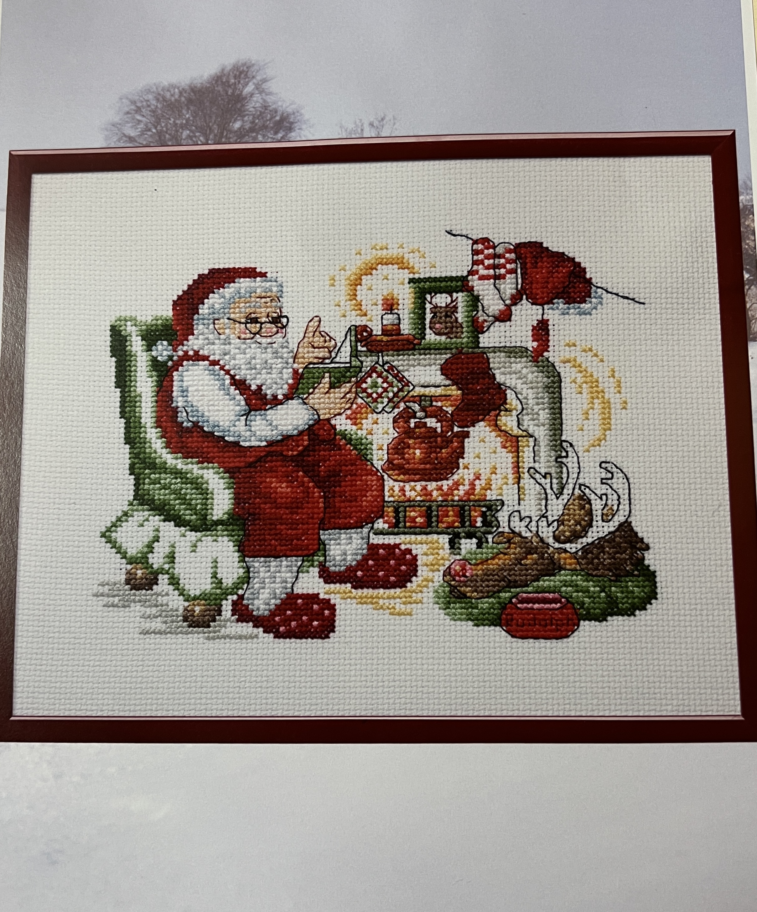 Jultavla. Tomten läser godnattsaga för Rudolf.