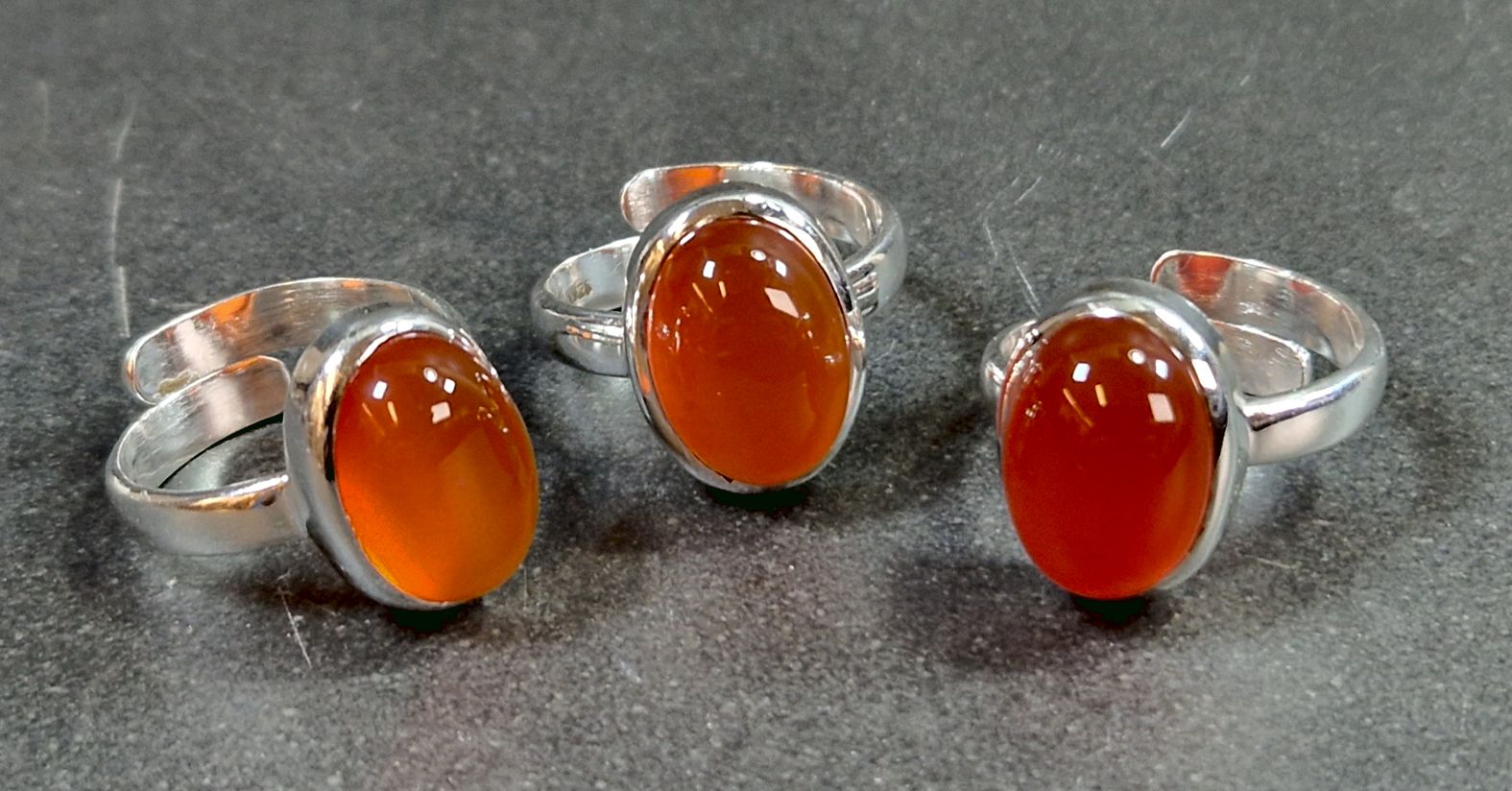 Ställbara Silverringar med Oval Karneol Cabochon 