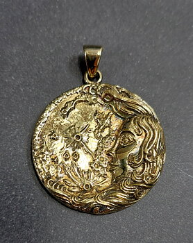 Mån Gudinna Guld /Silver Hängen  ( Moon Goddess)  Magikern Oberon Zell Design 