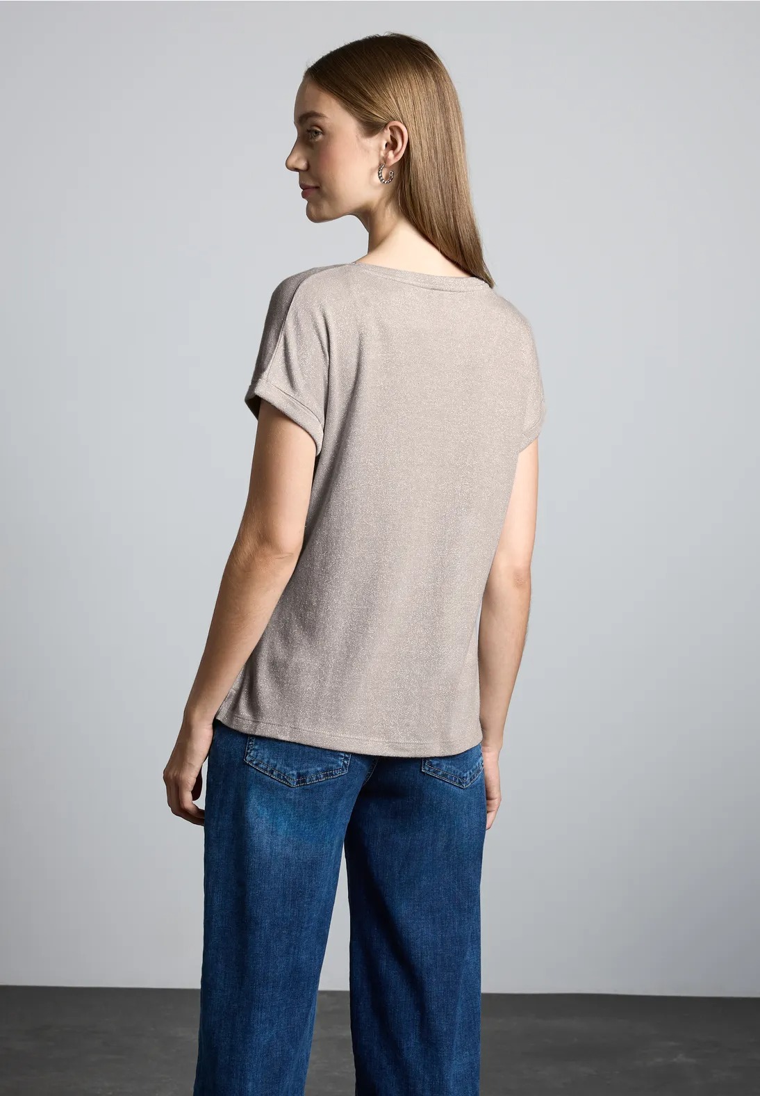LTD QR Rounded V-neck Shiny T-shirt - Street One 
