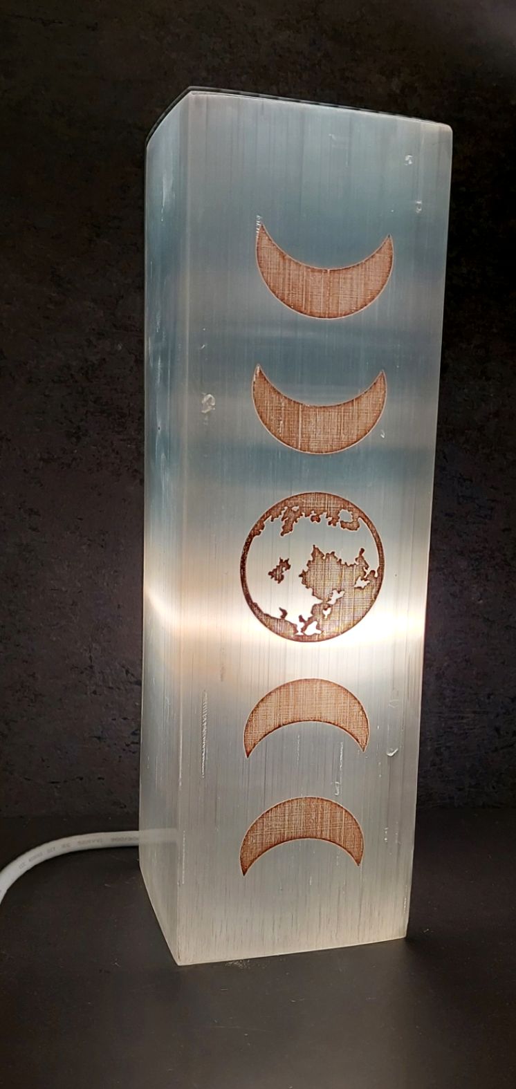 Rektangulär (Kubisk) Selenit Lampa  med Månfaser - 25cm