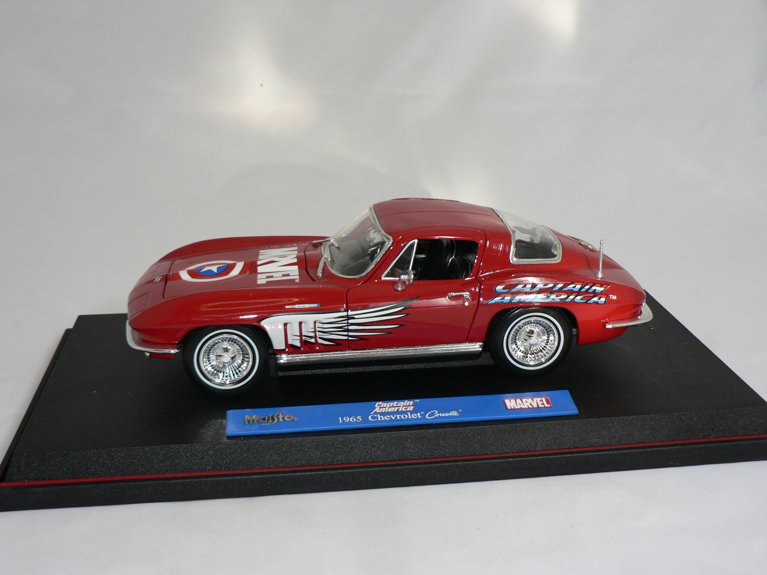 Chevrolet Corvette  1965 (MARVEL CAPTAIN AMERICA)  1:18  Ertl  - 3