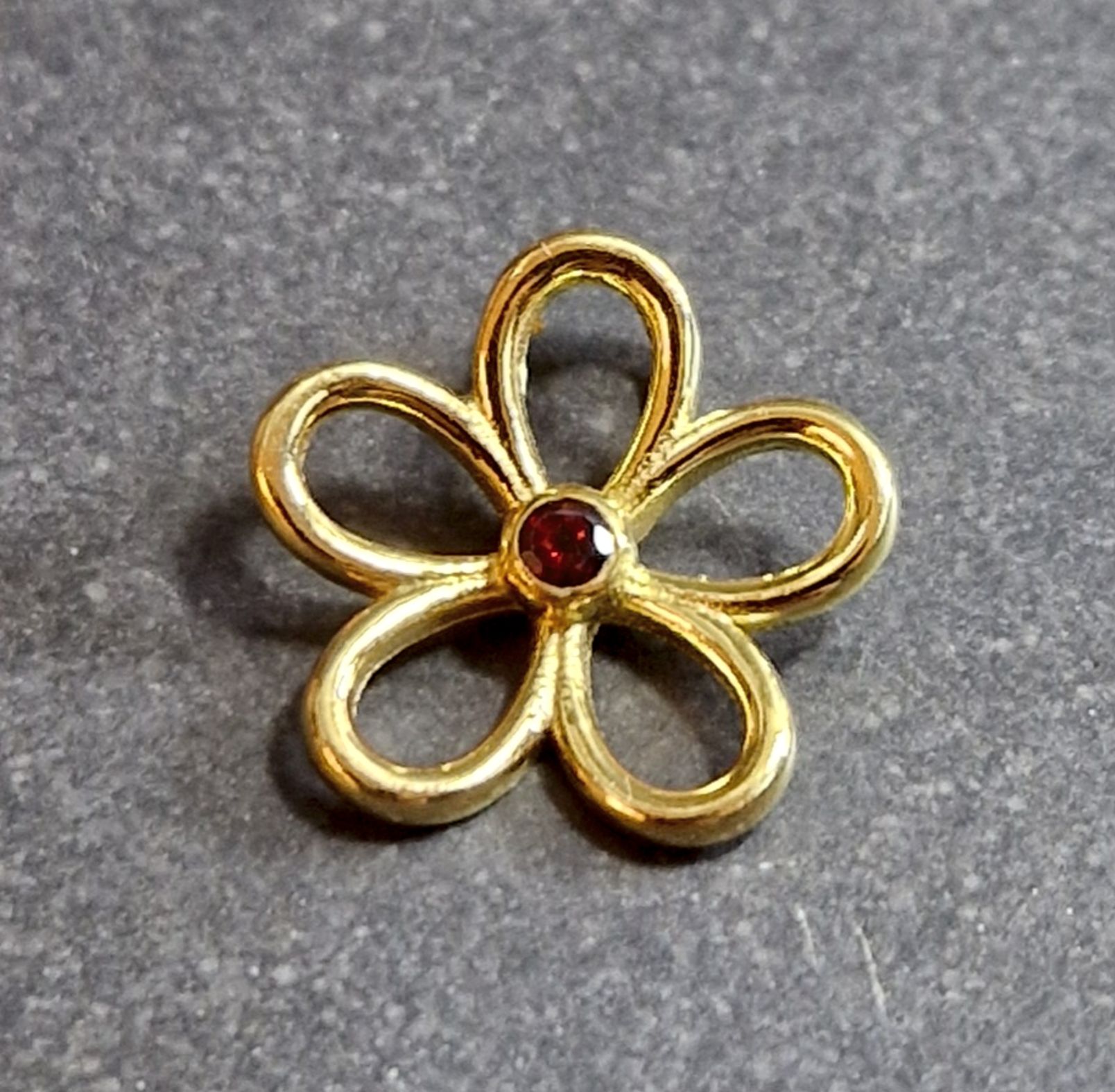 Blomma med sten - Hänge i Guld Vermeil  - 14