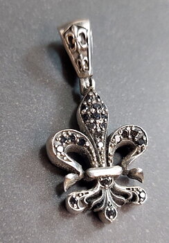 Fleur-de-lis, Hänge i Silver