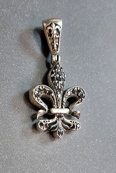 Fleur-de-lis, Hänge i Silver