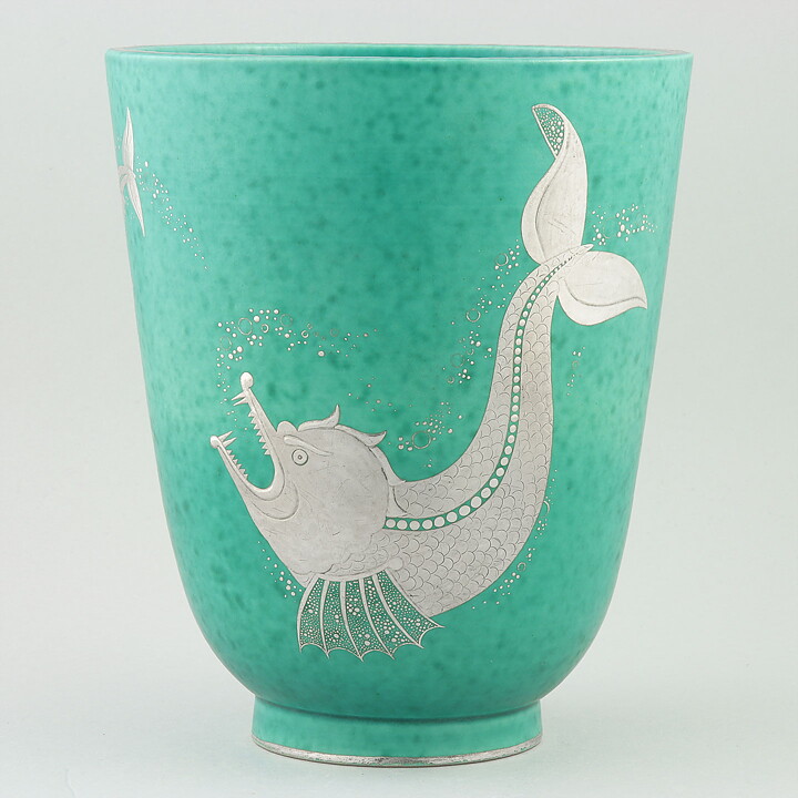 ヴィルヘルム・コーゲ  Argentaシリーズ  魚モチーフの緑色のベース  (19cm)  1947年