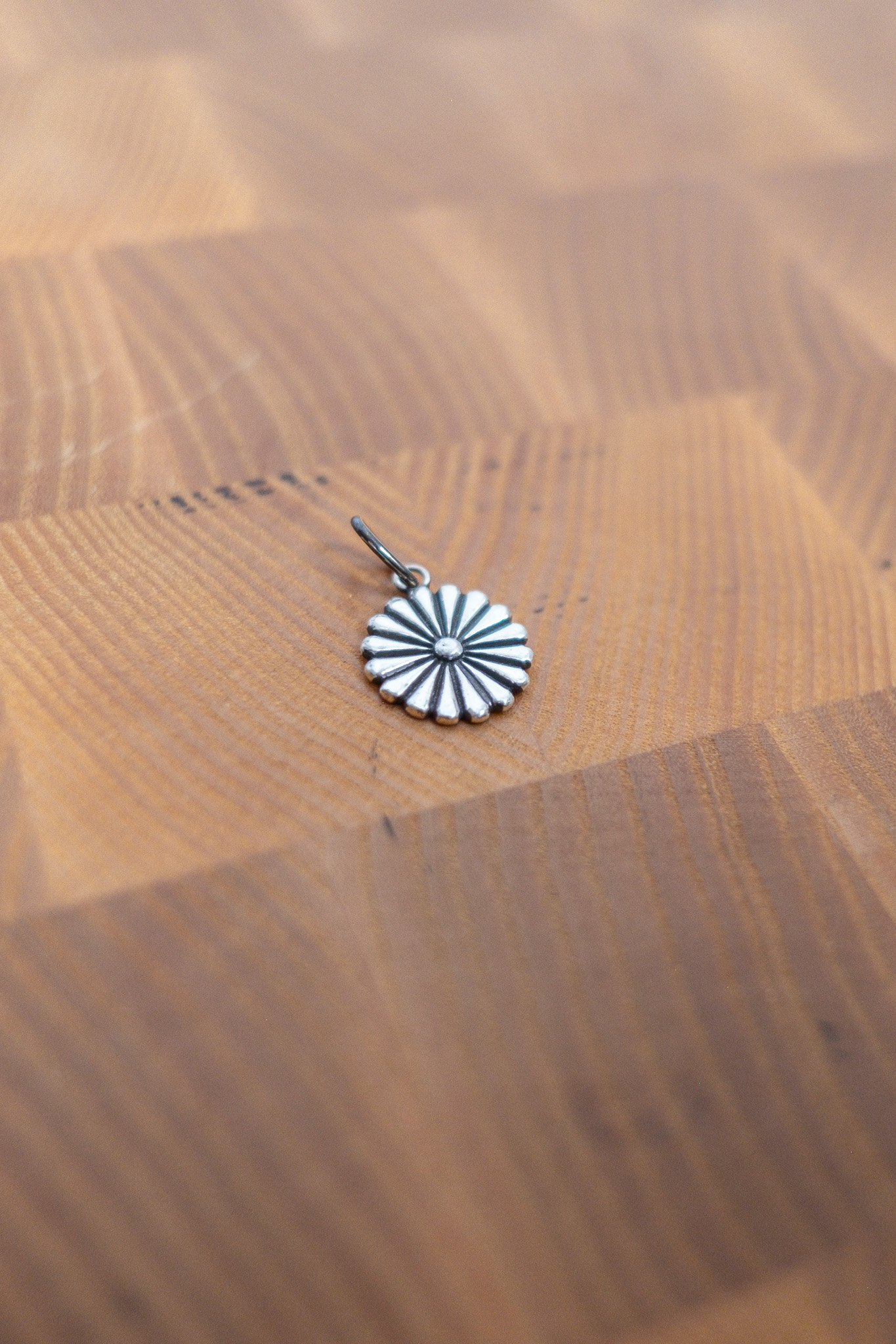 Kobashi Studio - Kikumon Charm Medium Silver
